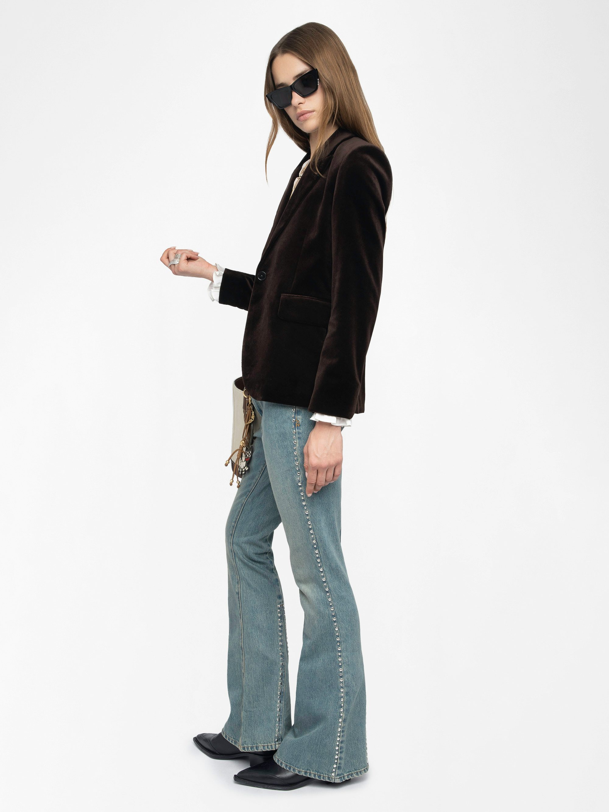 Vavy Velvet Blazer - Structured velvet blazer with button fastening.